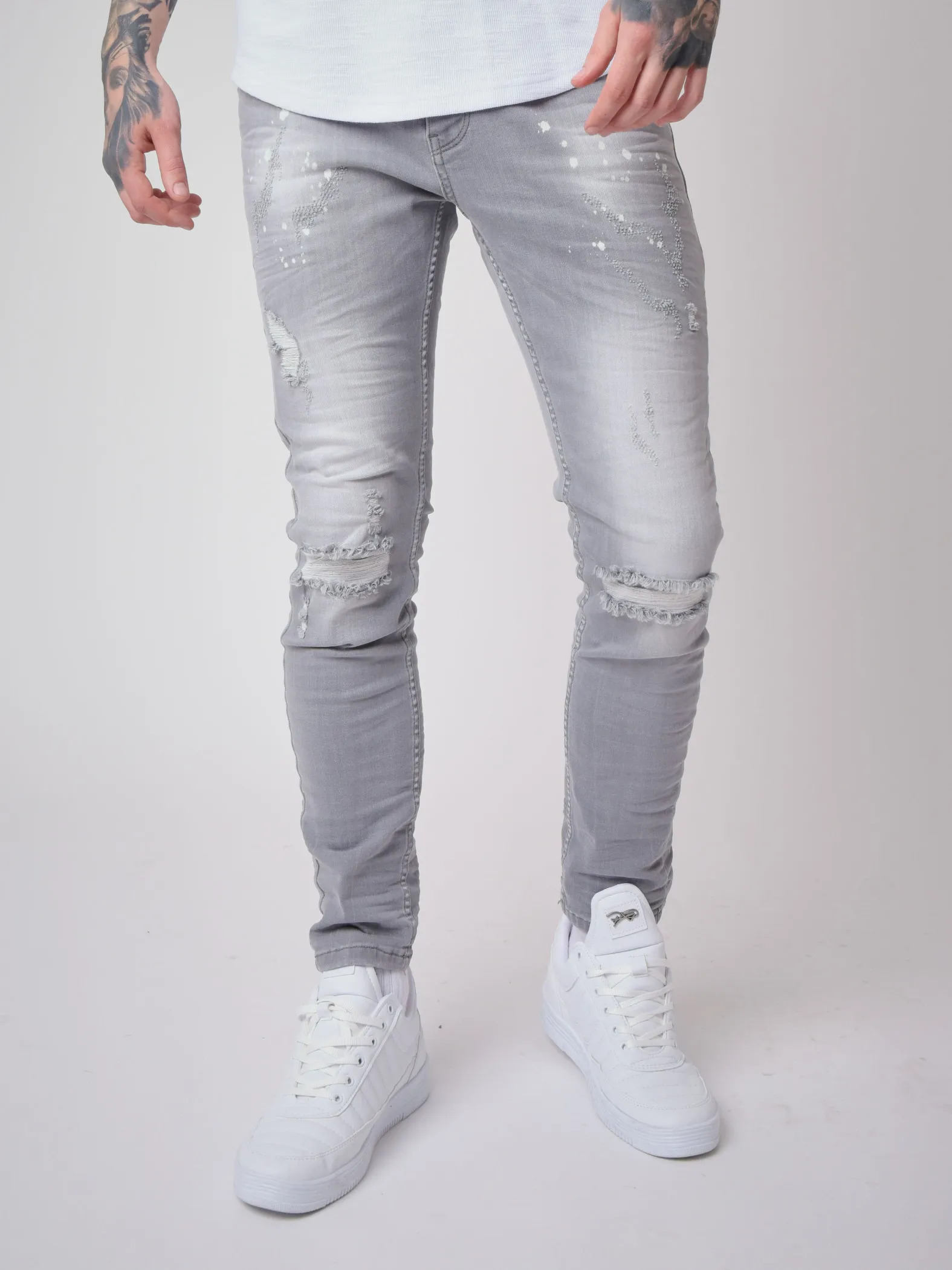 Jeans pitillo con efecto desgastado y arañado