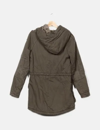 Pull&Bear Parka cargo verde detalle tachas